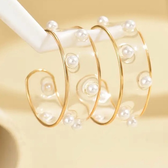 NWOT, acrylic, gold tone and faux pearls modern, open hoop earrings. - Picture 4 of 4